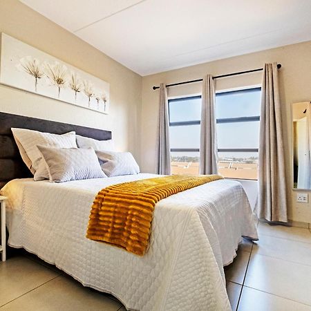 Airport Heights Apartment Boksburg Luaran gambar