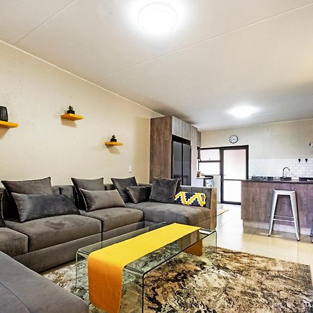 Airport Heights Apartment Boksburg Luaran gambar