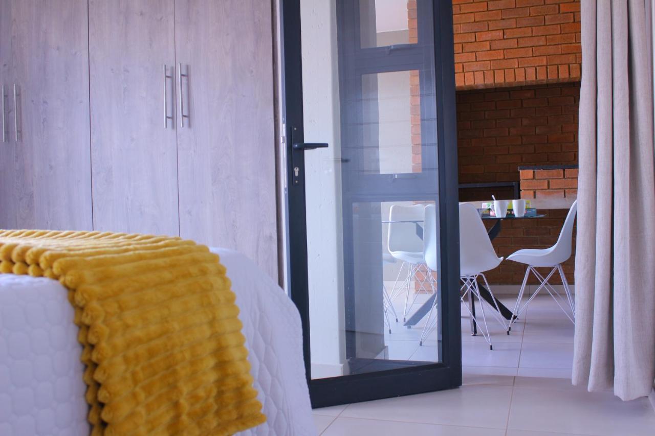 Airport Heights Apartment Boksburg Luaran gambar
