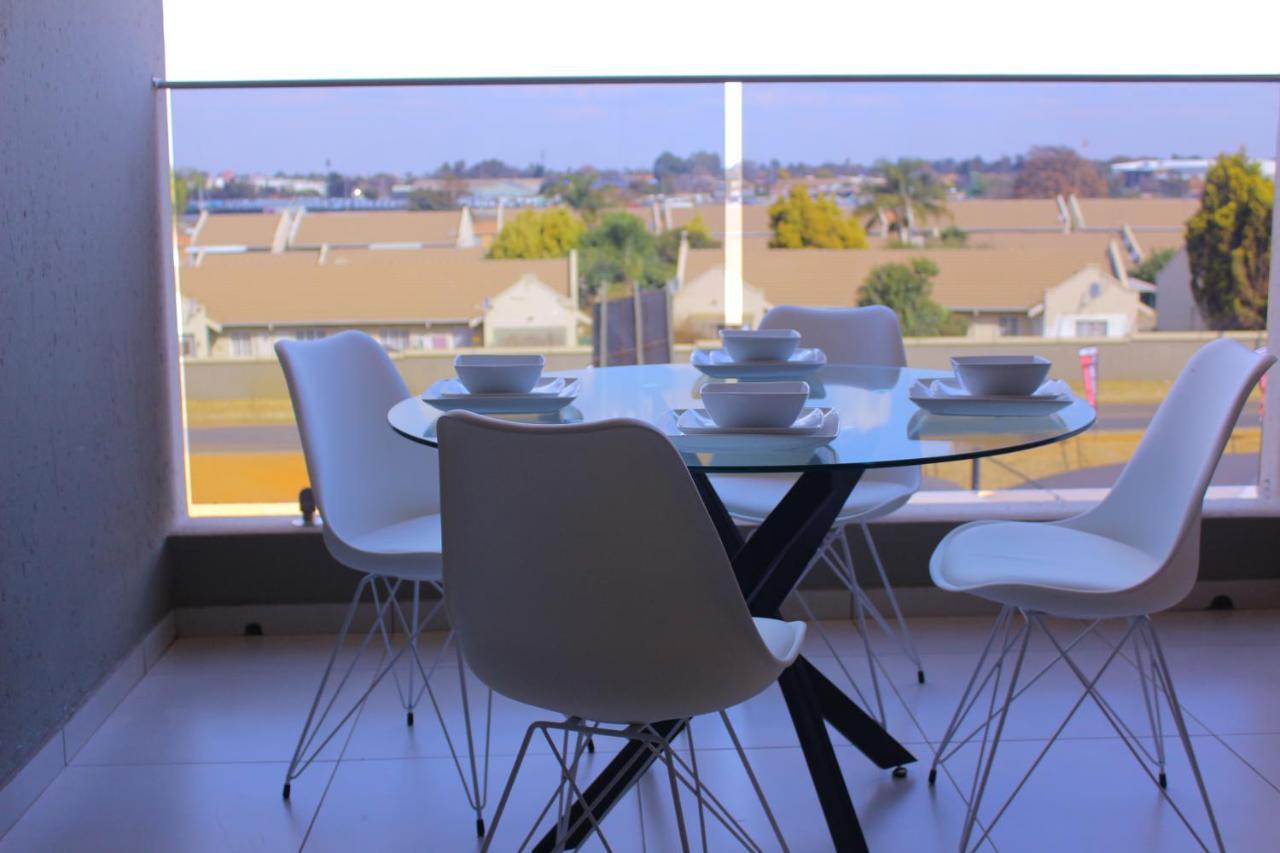 Airport Heights Apartment Boksburg Luaran gambar