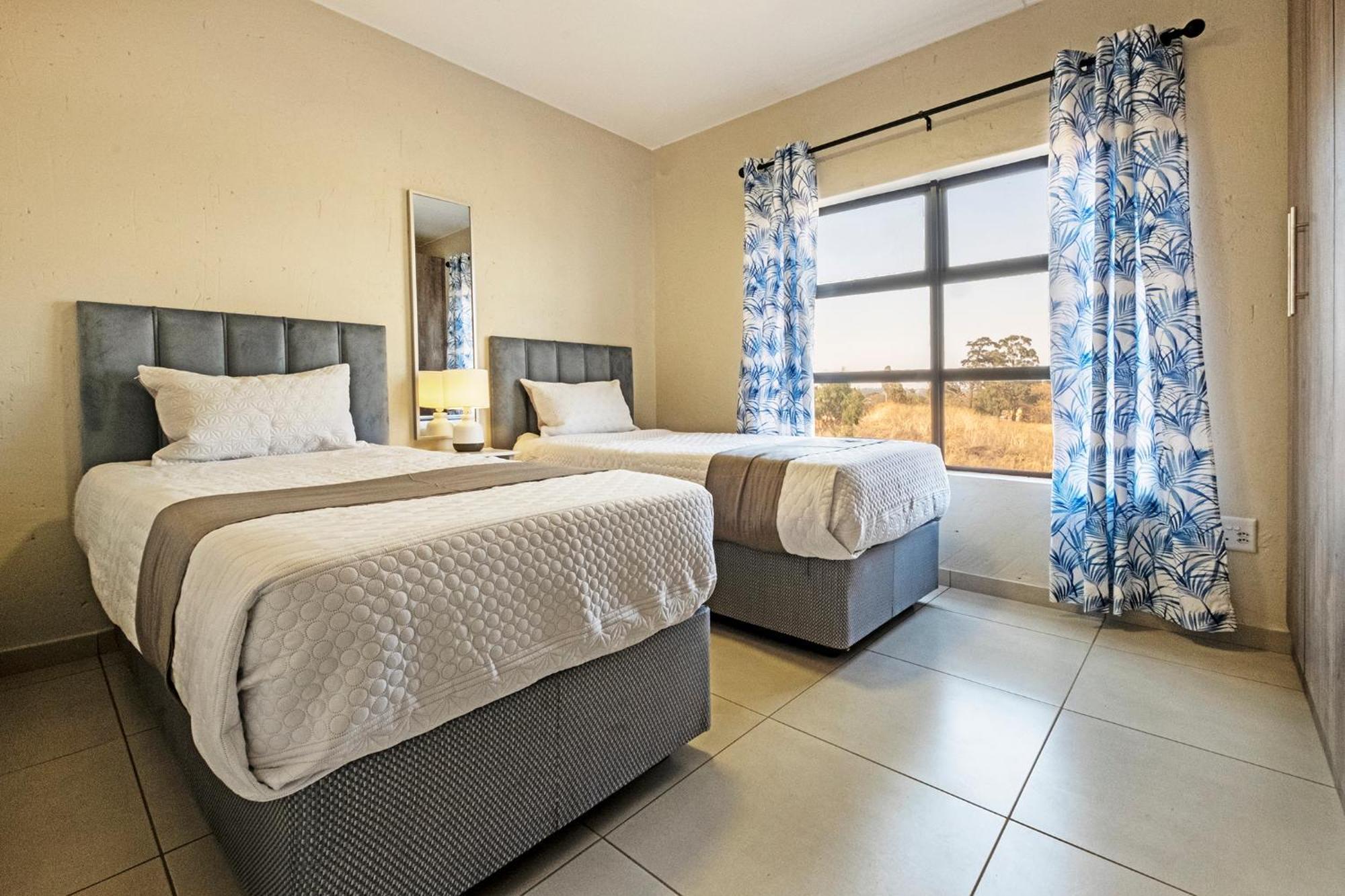 Airport Heights Apartment Boksburg Luaran gambar